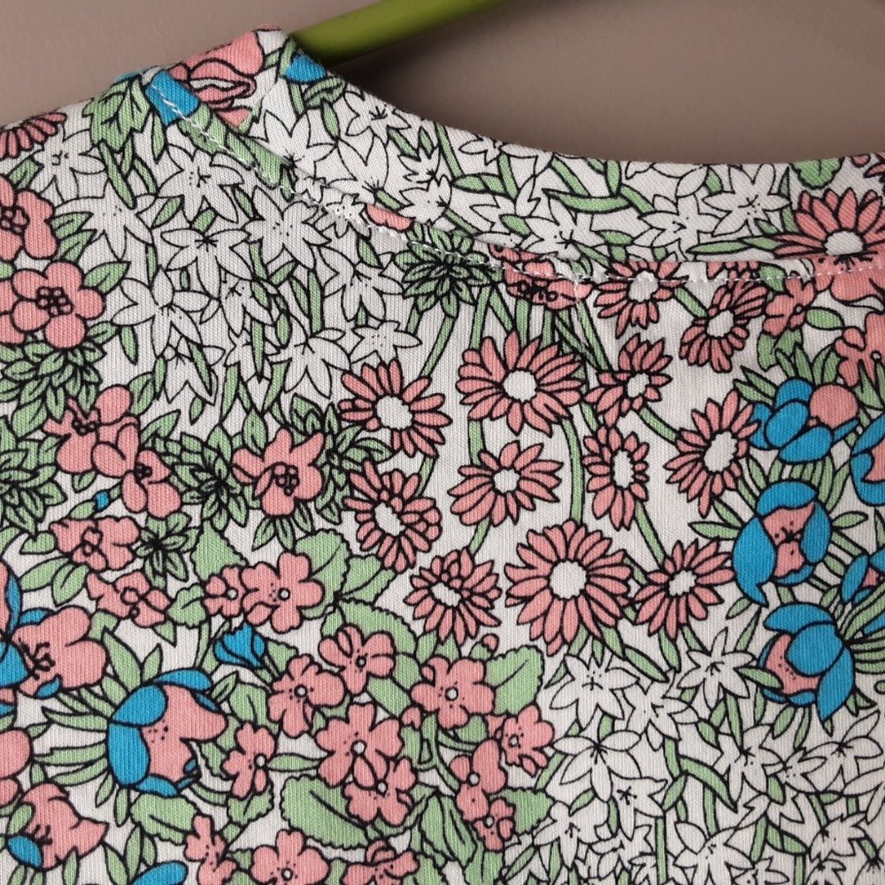 New BCBGeneration Short Sleeve Cropped T-shirt | Floral Garden Small - Picture 10 of 15